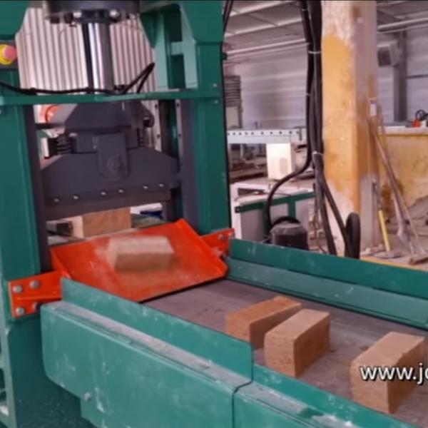 Cliveuse automatique Steinex - Fabrication de pavés éclatés de pierre et granit 