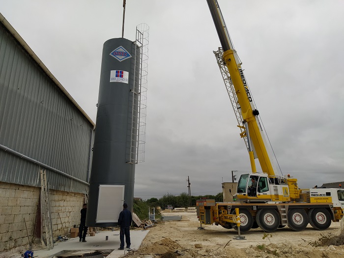 Levage et pose d'un silo décanteur Omec