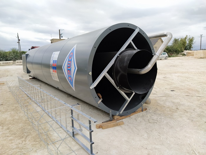 Levage et pose d'un silo décanteur à la grue