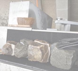 Scie à parement - pierre à coller