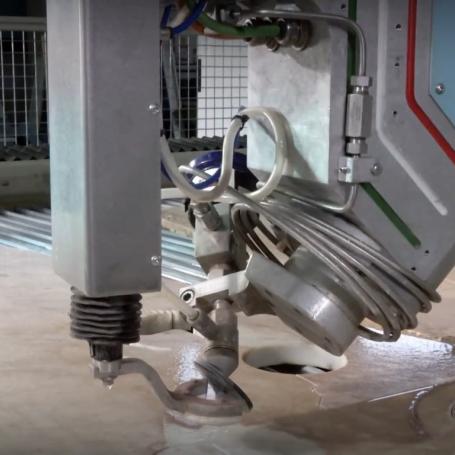 Machine de découpe au jet d'eau 5 axes la découpe du quartz et de la céramique en marbrerie omag Machine de découpe au jet d'eau 5 axes la découpe du quartz et de la céramique en marbrerie omag