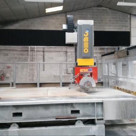 Centre de débitage numérique sur tapis - débiteuse 5 axes omag multicut