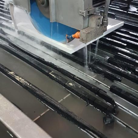 Combiné découpe au jet d'eau/débiteuse pour le sciage du quartz et la céramique en marbrerie - water 5 & saw omag Combiné découpe au jet d'eau/débiteuse pour le sciage du quartz et la céramique en marbrerie - water 5 & saw omag