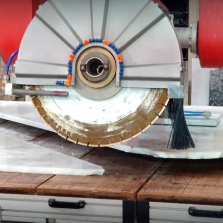 Ventouse de préhension pour l'optimisation du sciage sur débiteuse 5 axes omag - area cut