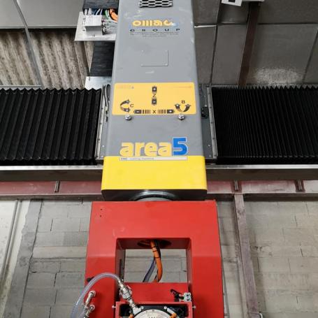 Débiteuse 5 axes avec attache manuelle d'une fraise diamanté - omag area 1200