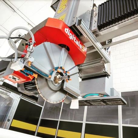 Débiteuse numérique de marbrerie : ventouse de préhension pour l'optimisation du sciage - omag digitale 5