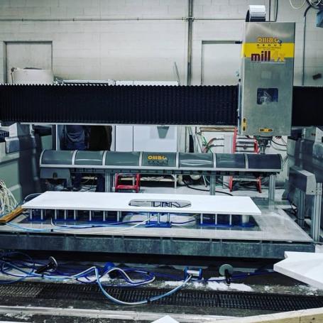 Centre d'usinage à commande numérique 4 axes omag pour la marbrerie