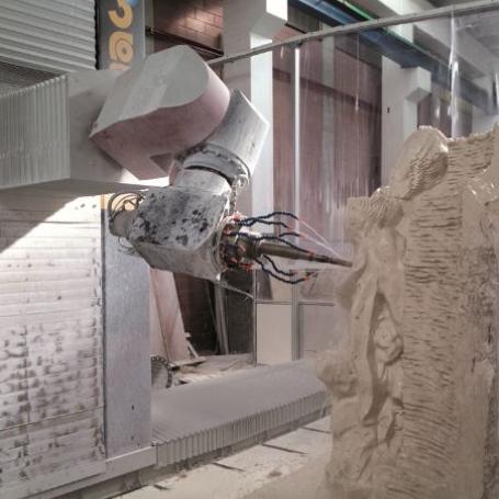 Sculpture en pierre naturelle au robot d'usinage 7 axes tower - omag