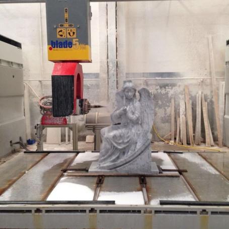 Centre d'usinage 5 axes pour la taille de pierre- blade 5 ar omag