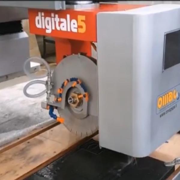 Débiteuse 5 axes de marbrerie avec mandrin de fraisage indépendant 12000 rpm - Omag Digitale 5pour quartz