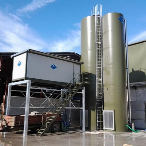 Silo de décanteur et filtre-presse pour la deshydratation des effluents boueux ateliers de façonnage pierre, marbre, granit et céramique.